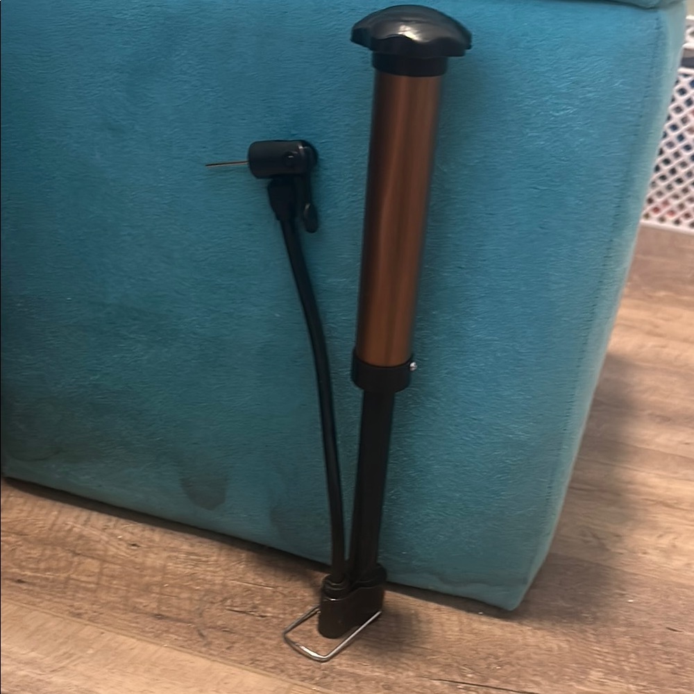 Brand New Air Pump with pin for balls